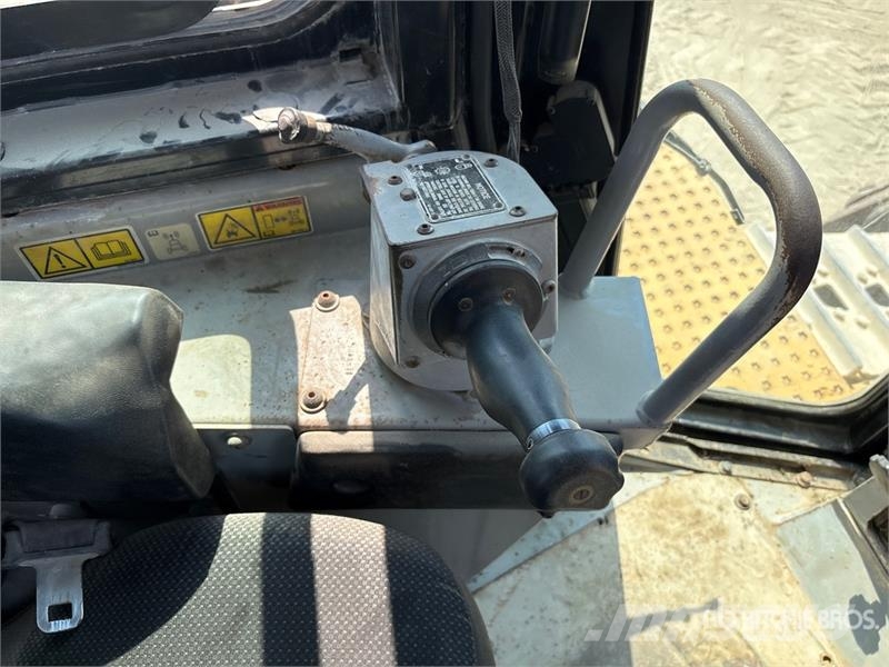 CAT D8R بلدوزرات مجنزرة