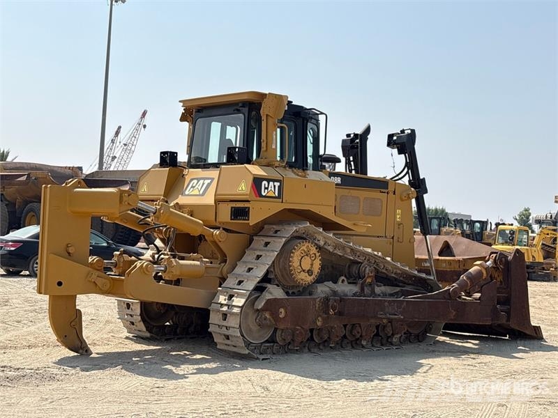 CAT D8R بلدوزرات مجنزرة