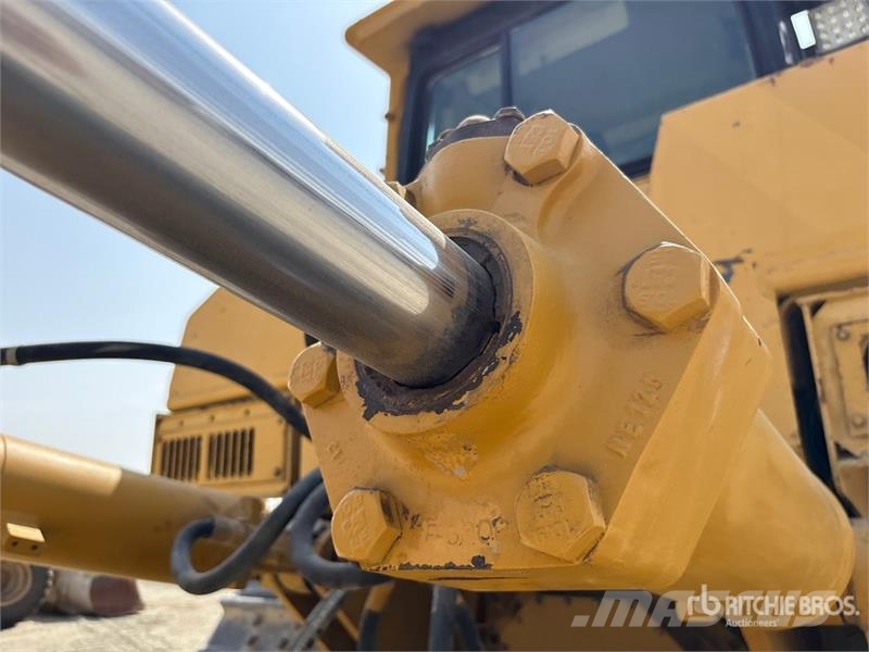 CAT D8R Crawler dozers