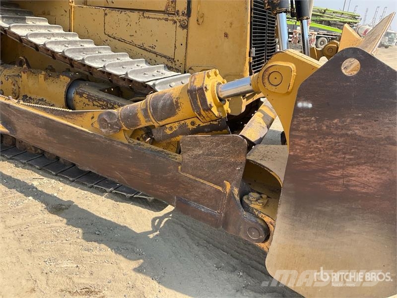 CAT D8R Buldožeri gusjeničari