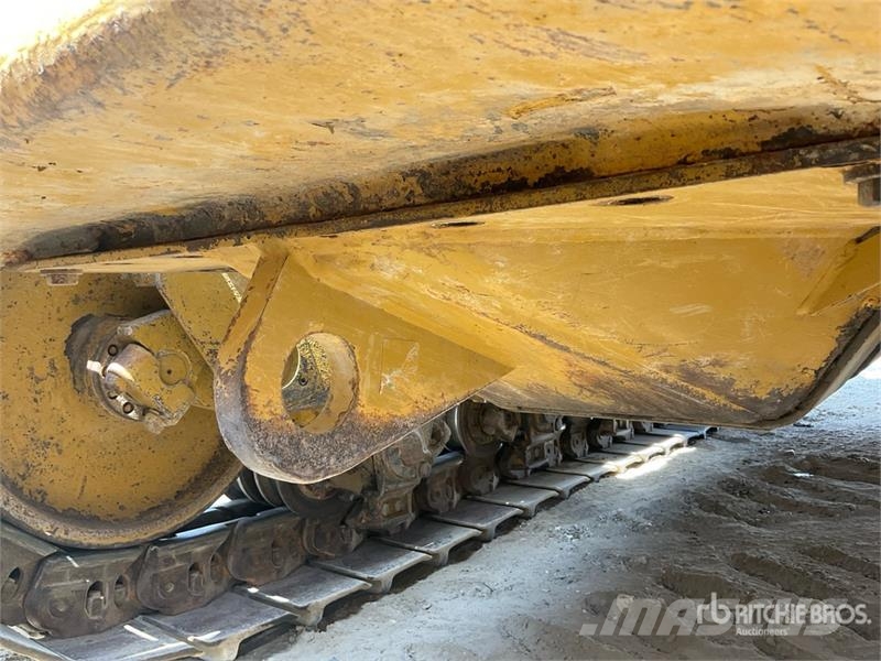 CAT D8R Buldožeri gusjeničari