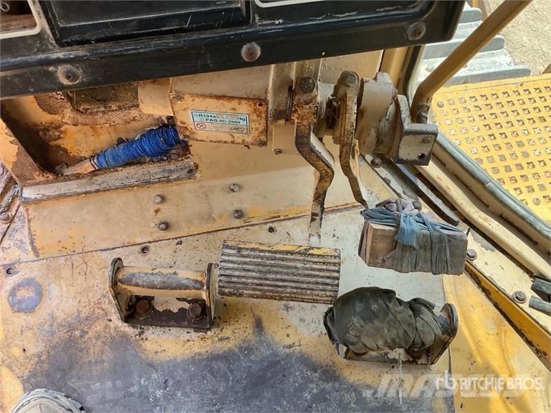 CAT D8R Buldožeri gusjeničari