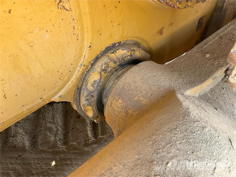 CAT D8R Buldožeri gusjeničari