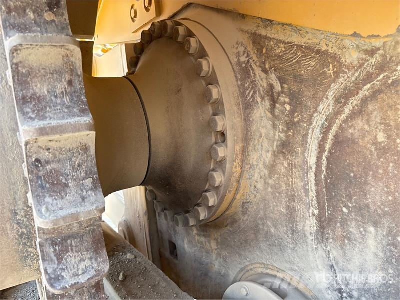 CAT D8R بلدوزرات مجنزرة