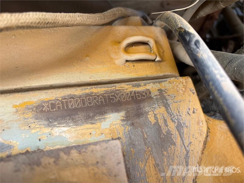 CAT D8R بلدوزرات مجنزرة