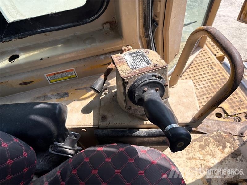 CAT D8R بلدوزرات مجنزرة