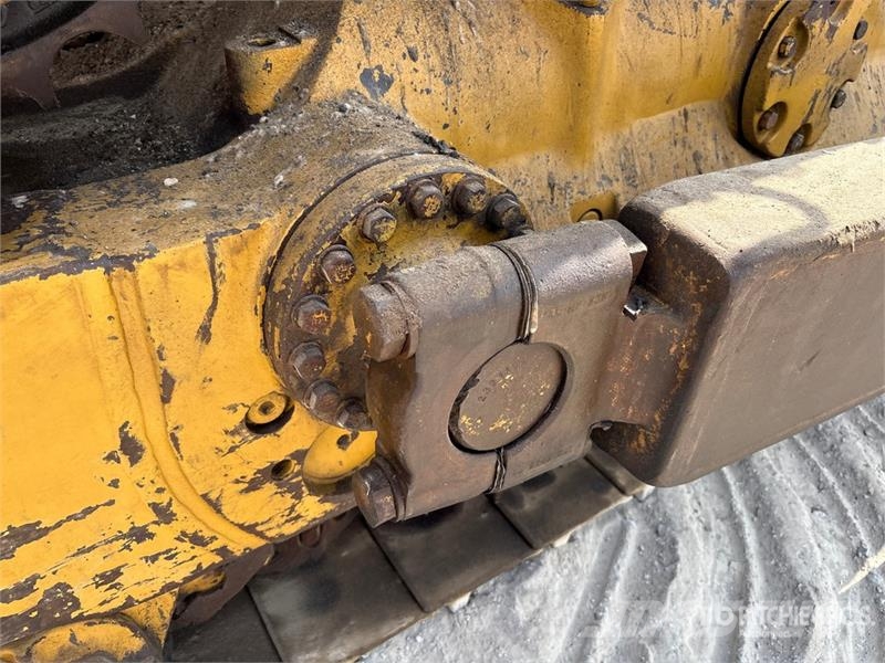 CAT D8R Crawler dozers