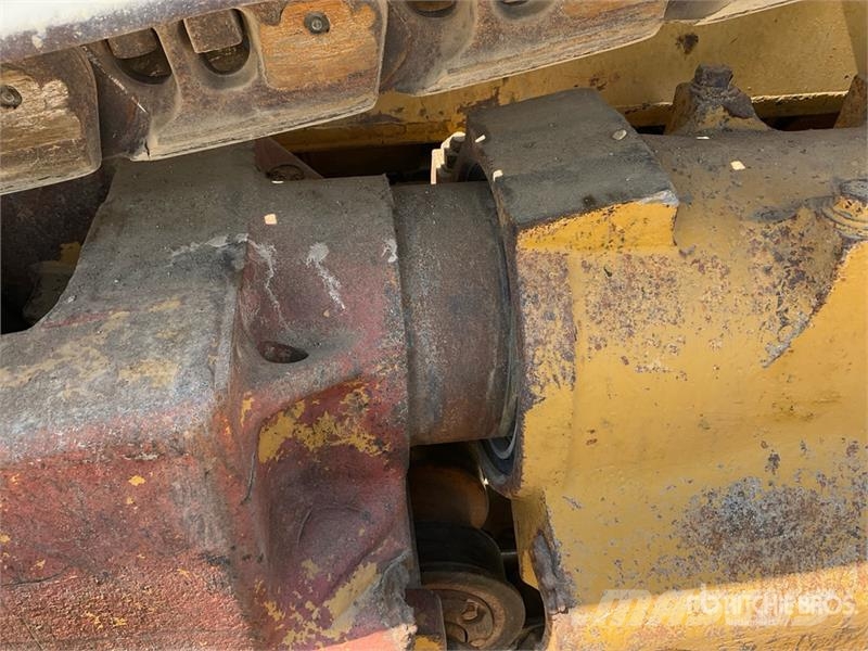 CAT D8R Buldožeri gusjeničari