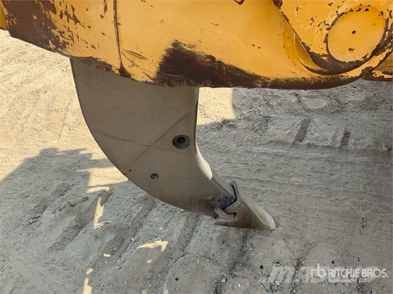 CAT D8R Buldožeri gusjeničari