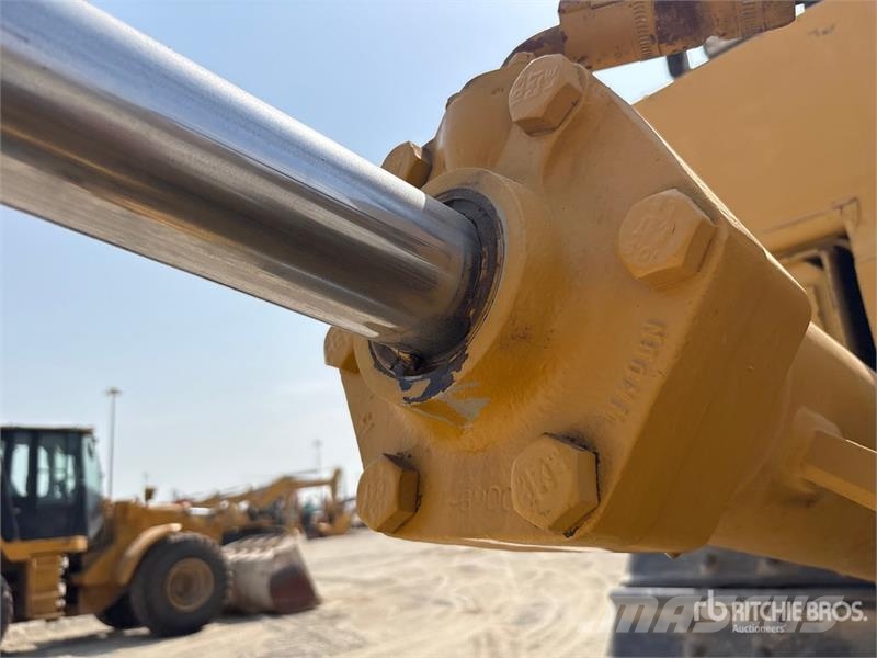 CAT D8R Crawler dozers