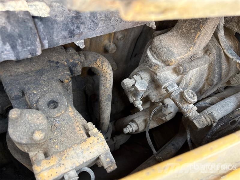 CAT D8R بلدوزرات مجنزرة
