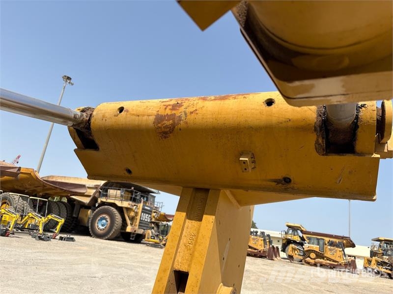 CAT D8R Crawler dozers