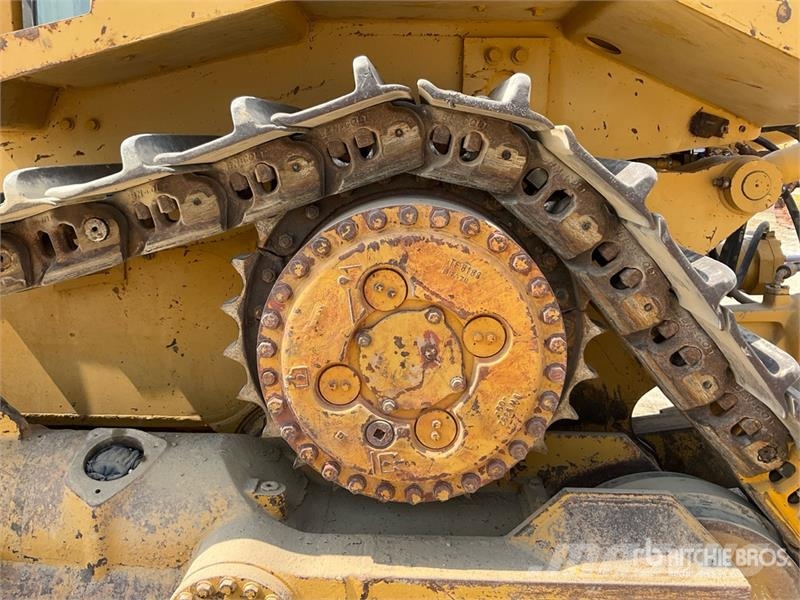 CAT D8R Buldožeri gusjeničari