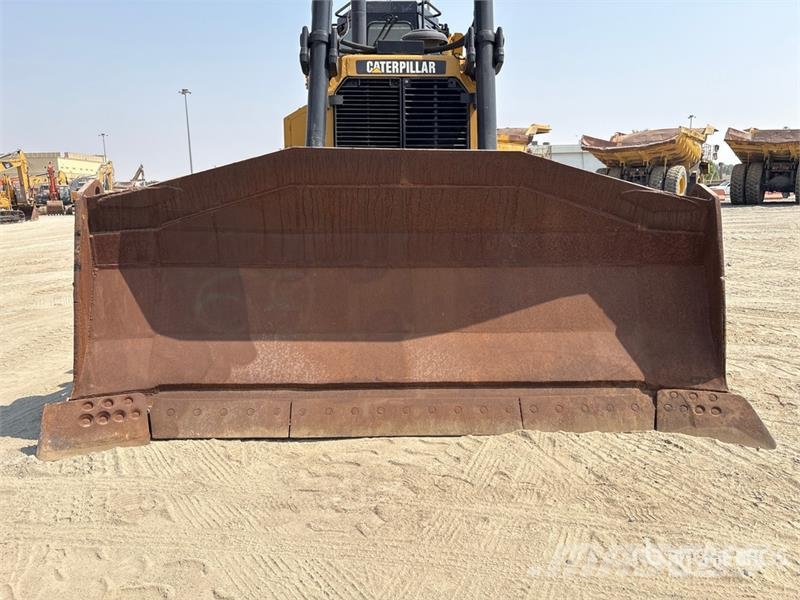 CAT D8R بلدوزرات مجنزرة