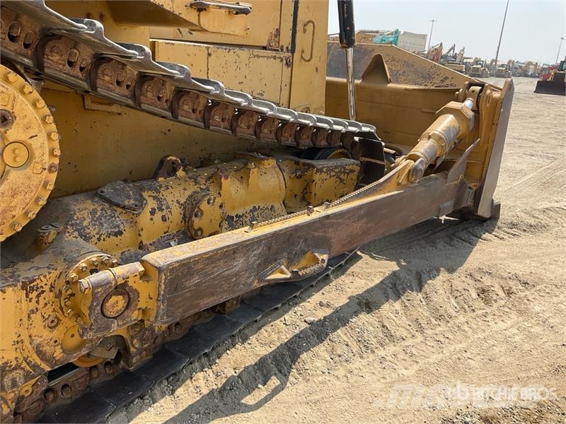 CAT D8R Buldožeri gusjeničari