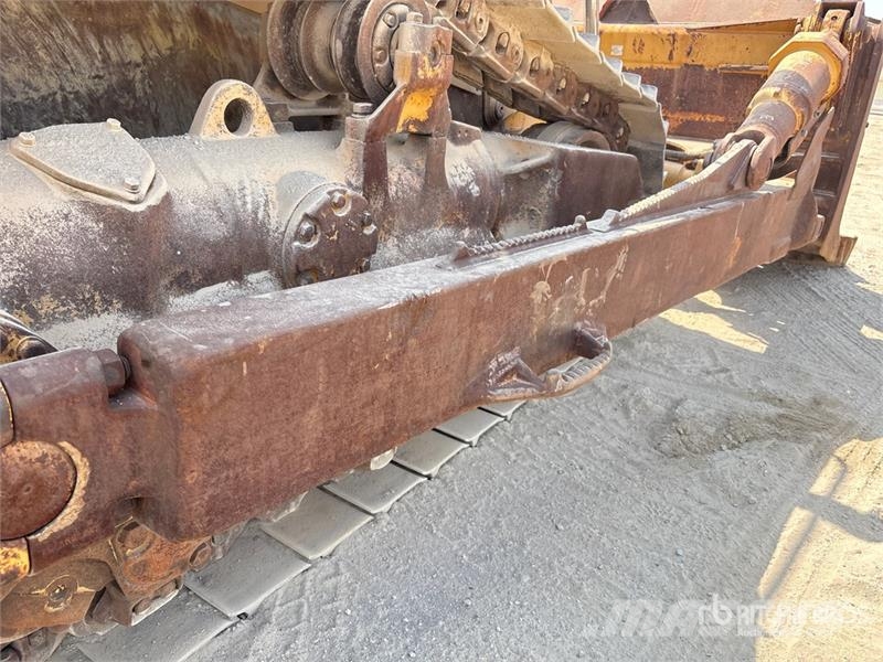 CAT D8R بلدوزرات مجنزرة