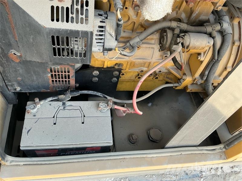 CAT DE22E-3 22 kVA Skid-Mounted Generator Set Naftové generátory