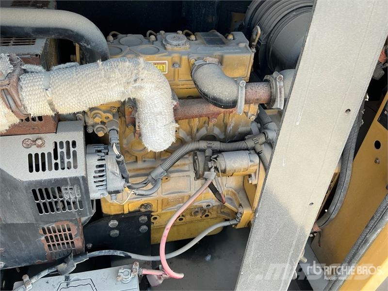 CAT DE22E-3 22 kVA Skid-Mounted Generator Set Naftové generátory