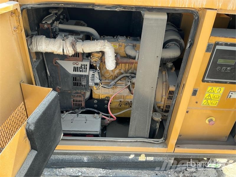 CAT DE22E-3 22 kVA Skid-Mounted Generator Set Naftové generátory