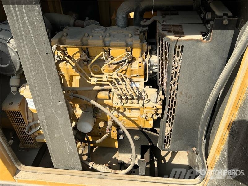 CAT DE22E-3 22 kVA Skid-Mounted Generator Set Naftové generátory