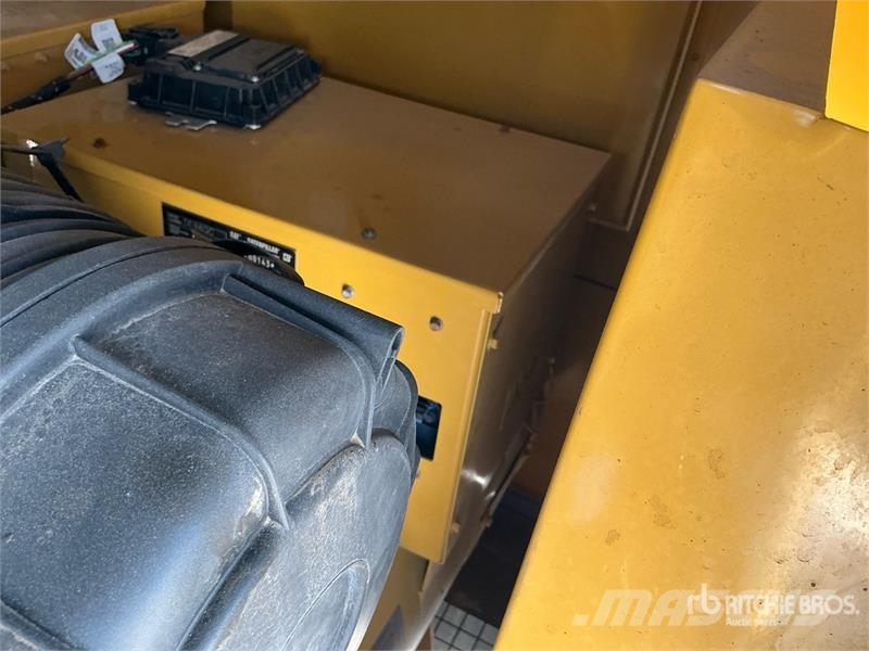 CAT DE88GC 100 kVA Skid-Mounted Generator Set Dízel áramfejlesztők