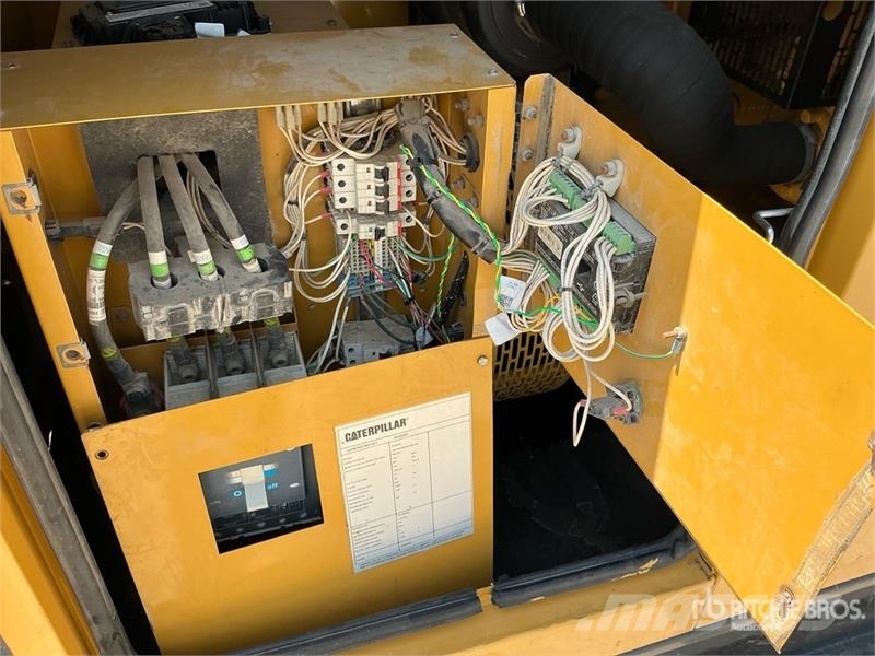 CAT DE88GC 100 kVA Skid-Mounted Generator Set Dízel áramfejlesztők