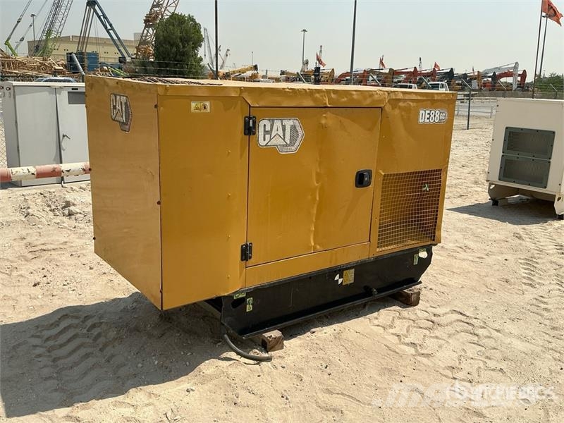 CAT DE88GC 100 kVA Skid-Mounted Generator Set Dízel áramfejlesztők