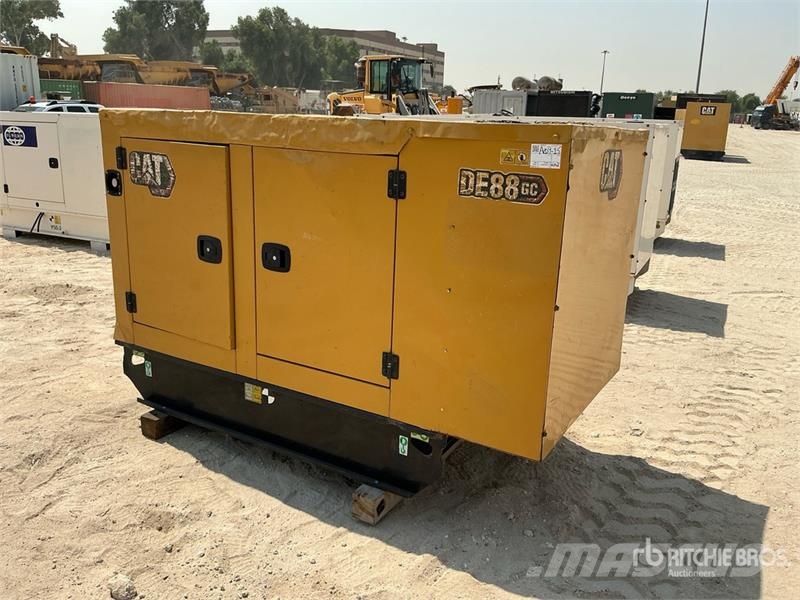 CAT DE88GC 100 kVA Skid-Mounted Generator Set Dízel áramfejlesztők