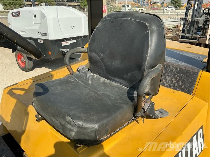 CAT DP40K1 4 ton Forklift Kahveltõstukid - muud