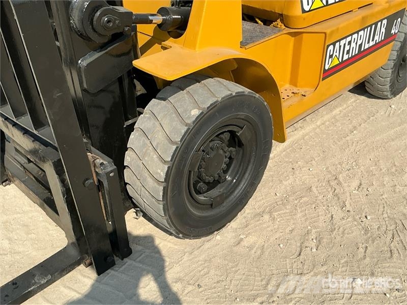 CAT DP40K1 4 ton Forklift Kahveltõstukid - muud