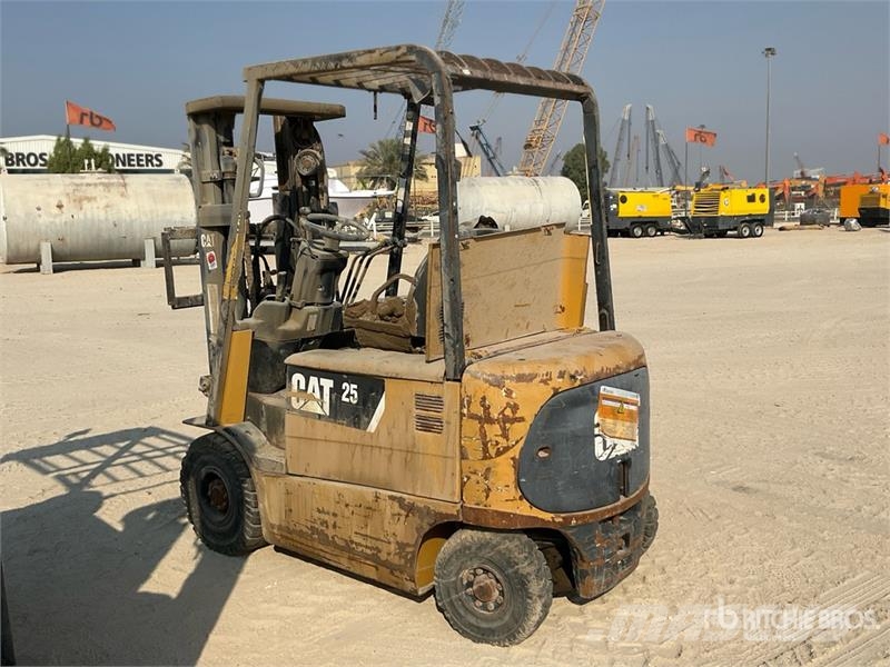 CAT EP25K-PAC 2.5 ton Electric Forklift Elektritõstukid