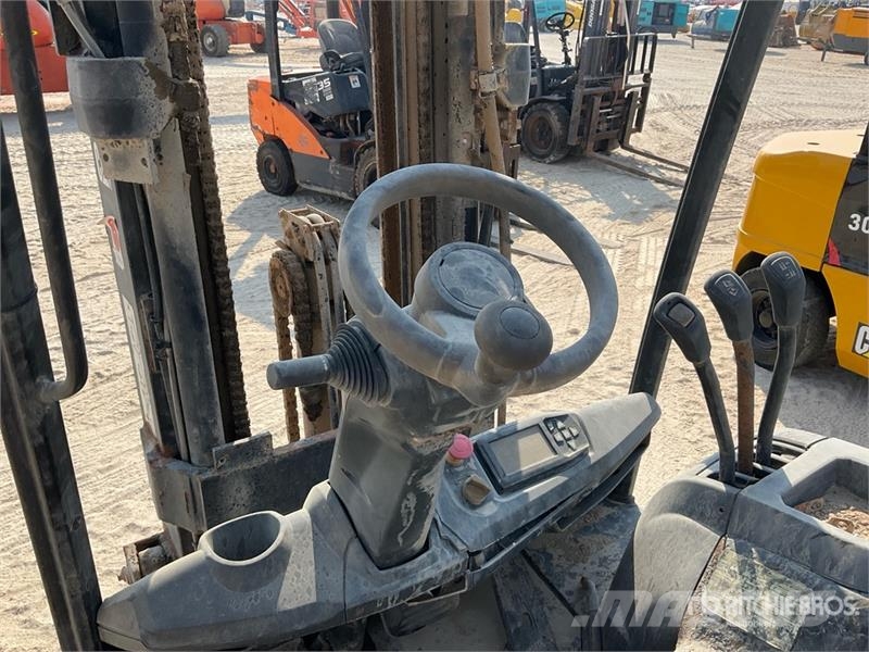 CAT EP25N 2.5 ton Electric Forklift Elektritõstukid