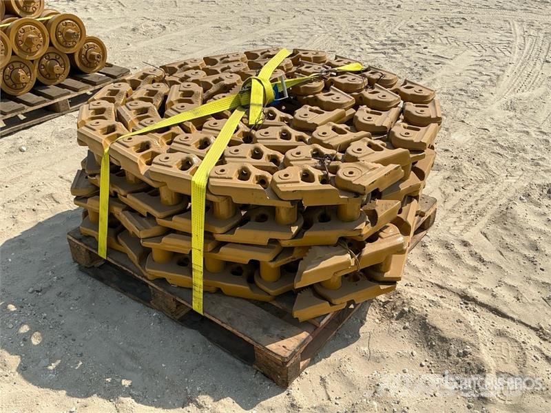 CAT of (2) Cat Track Link Assembly - Fits Cat D8R مكونات أخرى