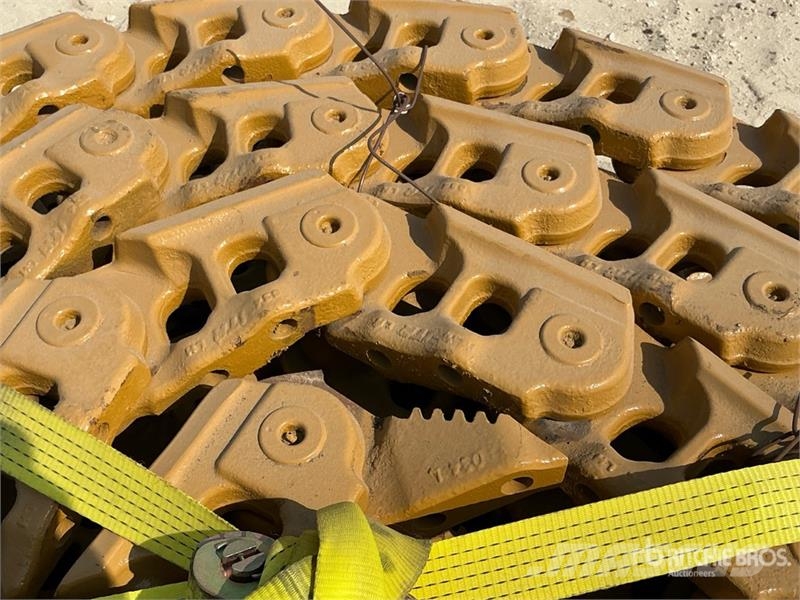 CAT of (2) Cat Track Link Assembly - Fits Cat D8R مكونات أخرى