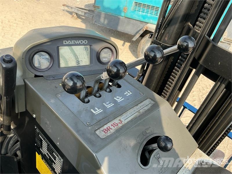 Daewoo BR15J Reach Truck Skyvemasttruck