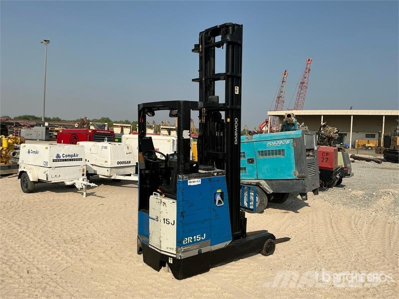 Daewoo BR15J Reach Truck Skyvemasttruck