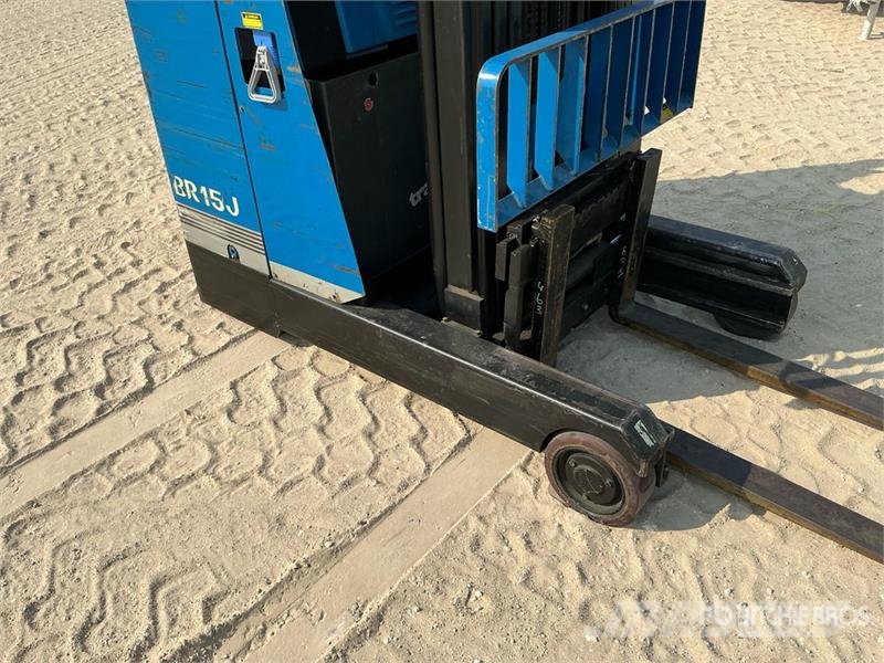 Daewoo BR15J Reach Truck Skyvemasttruck