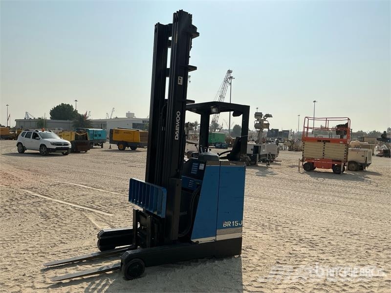 Daewoo BR15J Reach Truck Skyvemasttruck