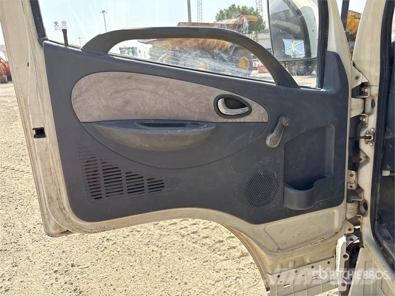 Dongfeng Captain DFA1063 4x2 Flatbed Truck Lava-kuorma-autot