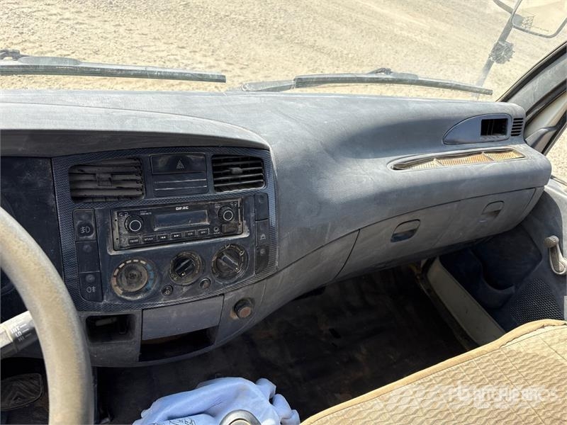 Dongfeng Captain DFA1063 4x2 Flatbed Truck Lava-kuorma-autot