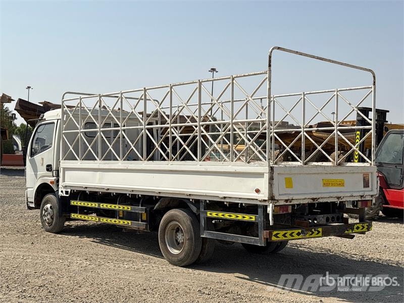 Dongfeng Captain DFA1063 4x2 Flatbed Truck Lava-kuorma-autot