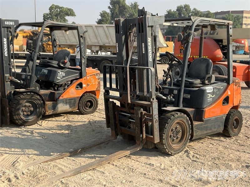 Doosan D30S-5 شاحنات ذات رافعات شوكية - أخرى