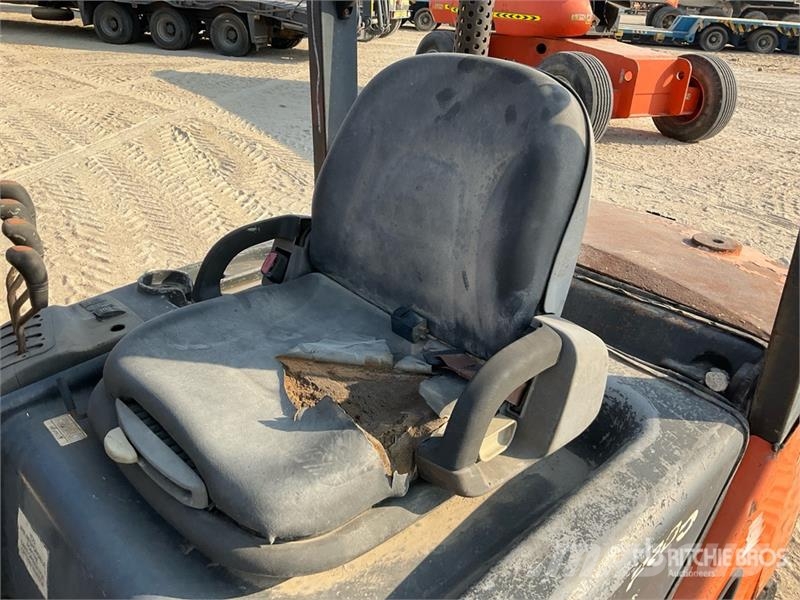 Doosan D30S-5 شاحنات ذات رافعات شوكية - أخرى