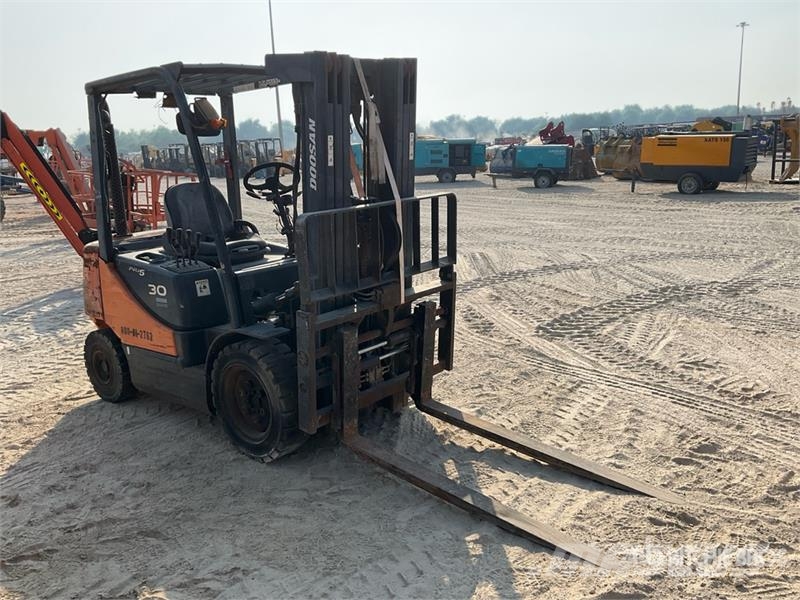 Doosan D30S-5 شاحنات ذات رافعات شوكية - أخرى