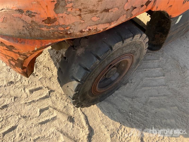 Doosan D30S-5 شاحنات ذات رافعات شوكية - أخرى