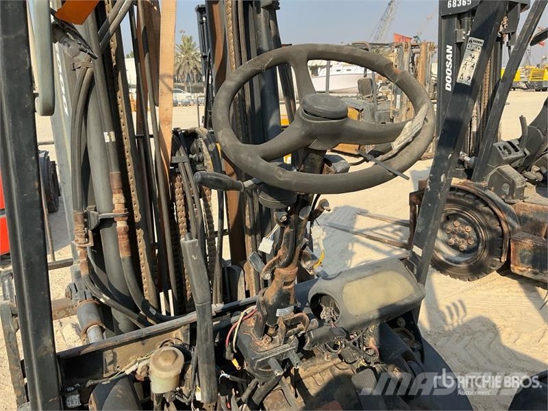 Doosan D30S-5 شاحنات ذات رافعات شوكية - أخرى