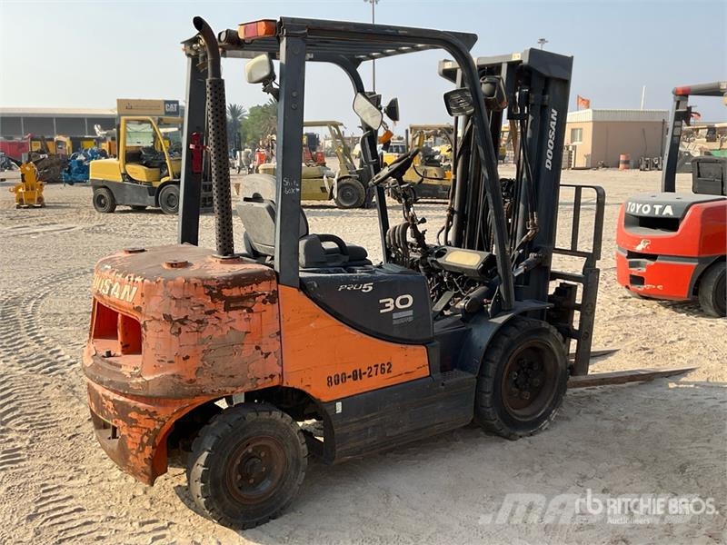 Doosan D30S-5 شاحنات ذات رافعات شوكية - أخرى