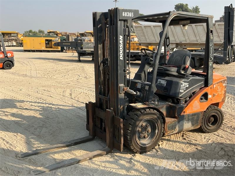 Doosan D35C-7 3.5 ton Forklift شاحنات ذات رافعات شوكية - أخرى