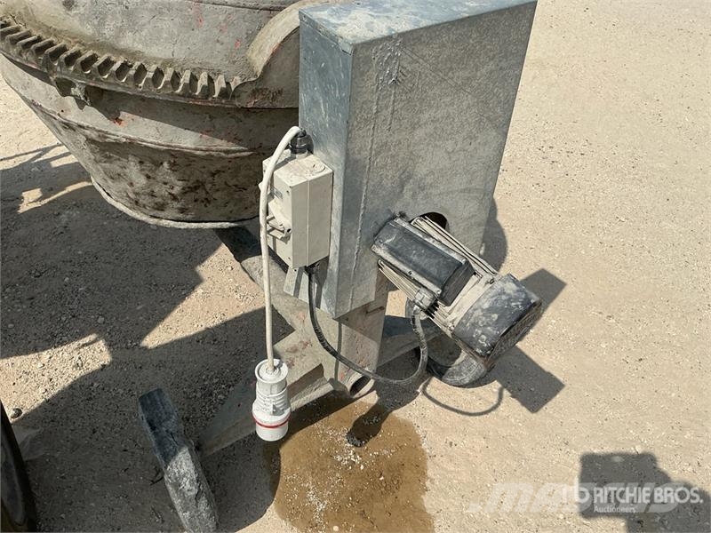 Electric Quantity of (2) Portable Concrete Mixer Polovne mešalice