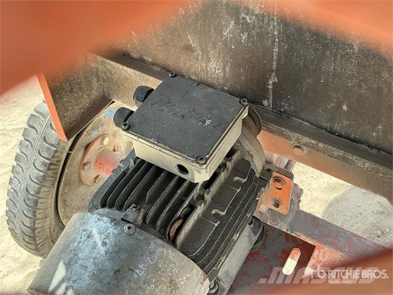Electric Quantity of (2) Portable Concrete Mixer Polovne mešalice